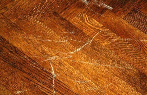Sàn nhựa bị xước